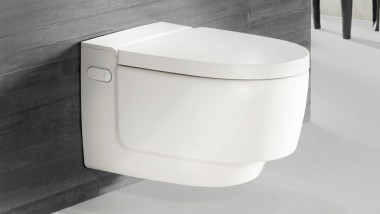 Geberit AquaClean Mera в белом цвете с пультом дистанционного управления Sigma70