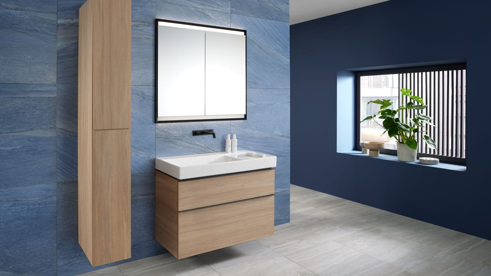 Раковина Mix & Match Geberit ONE с тумбой под раковину Geberit iCon и высоким шкафчиком