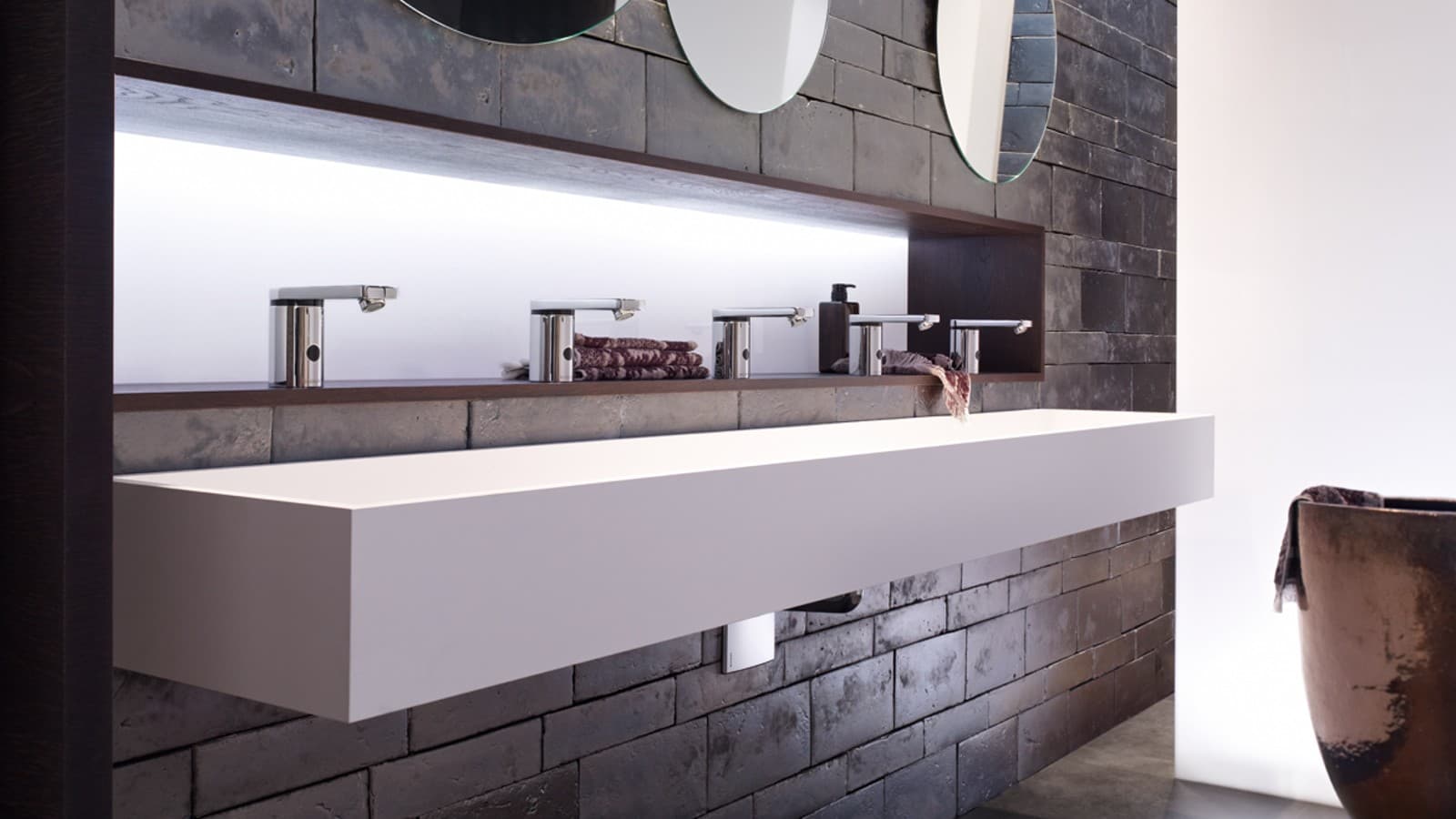Смеситель и сифон Geberit для раковины Смеситель и сифон Geberit для раковины