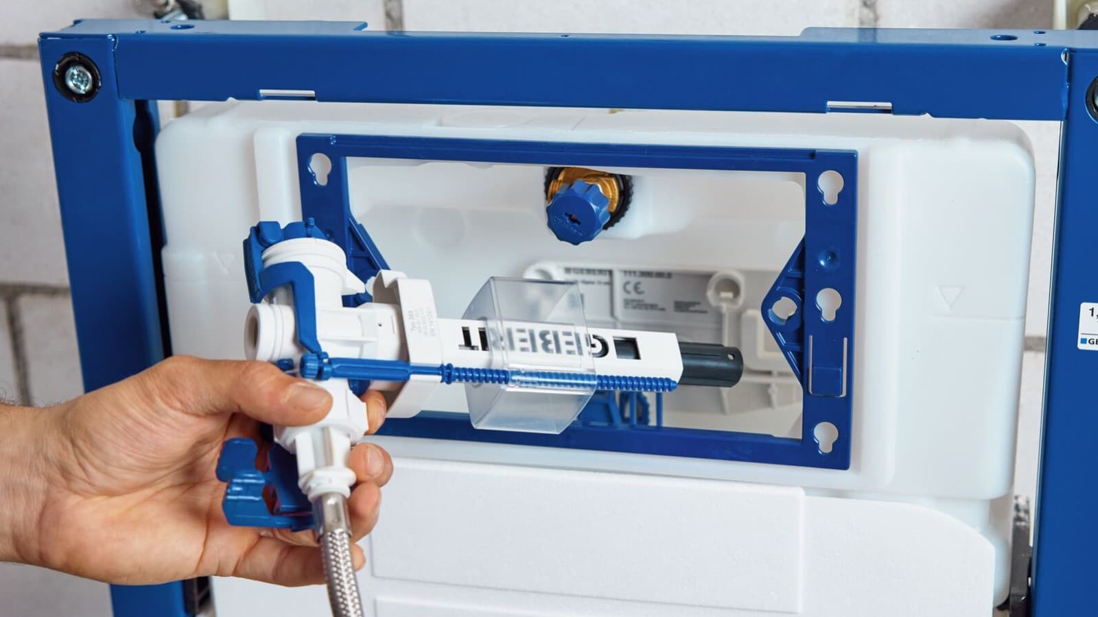 Geberit DuoFix и Geberit ТИП 383 наливной клапан в ревизионном окне Geberit DuoFix и Geberit ТИП 383 наливной клапан в ревизионном окне