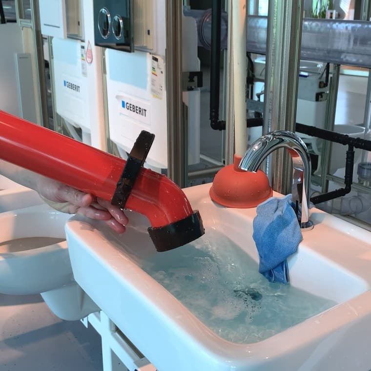 Профессиональное оборудование для прочистки засоров Профессиональное оборудование для прочистки засоров