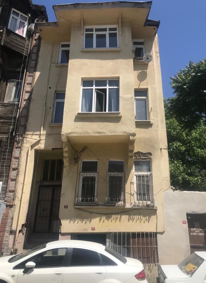 До и после: здание таким, каким оно было до переоборудования (© Hotel Turkish House) До и после: здание таким, каким оно было до переоборудования (© Hotel Turkish House)