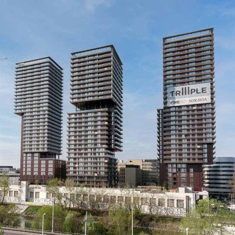 Три башни TrIIIple находятся в диалоге с друг с другом (© Soravia) Три башни TrIIIple находятся в диалоге с друг с другом (© Soravia)