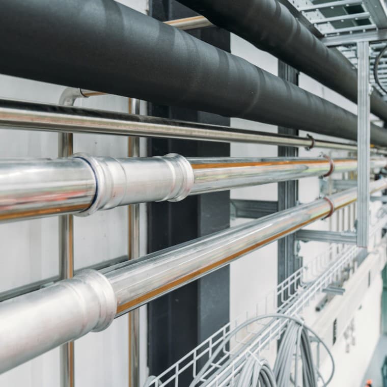 Во многих промышленных аппаратах, например со сжатым воздухом, инертными газами и отрицательным давлением Во многих промышленных аппаратах, например со сжатым воздухом, инертными газами и отрицательным давлением